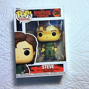 Funko Pop 1300 Steve "The Hair" Harrington Stranger Things Battle Outfit w Case